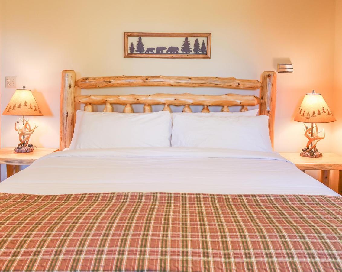Outland Chalet & Suites Great Smoky Mountains Whittier Szoba fotó