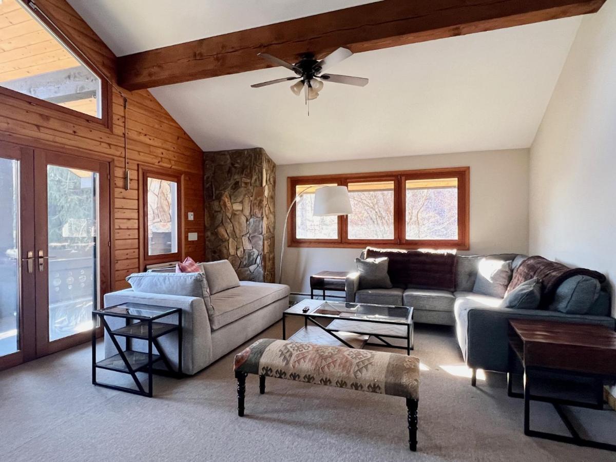 Outland Chalet & Suites Great Smoky Mountains Whittier Szoba fotó