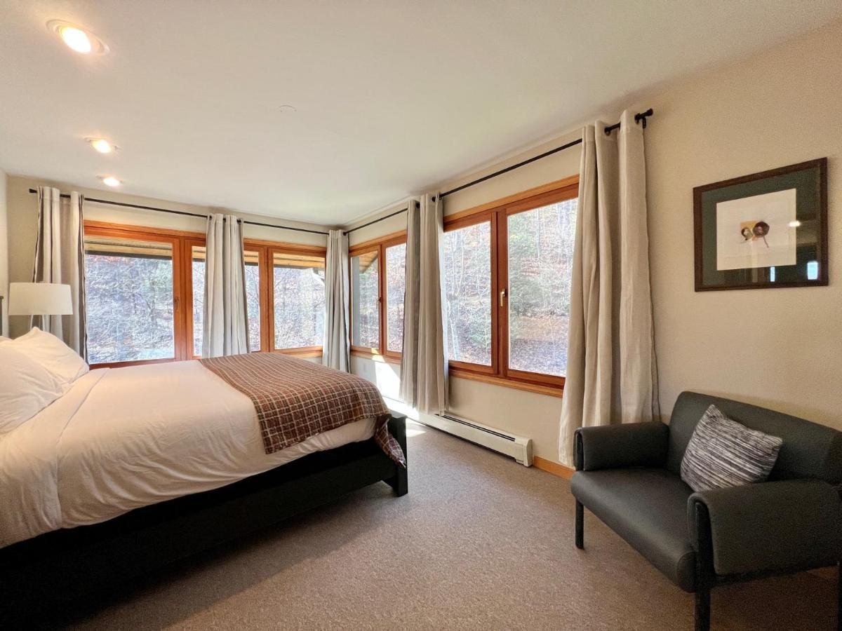 Outland Chalet & Suites Great Smoky Mountains Whittier Szoba fotó