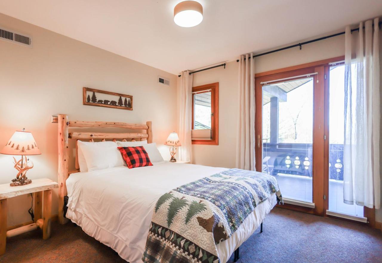 Outland Chalet & Suites Great Smoky Mountains Whittier Szoba fotó