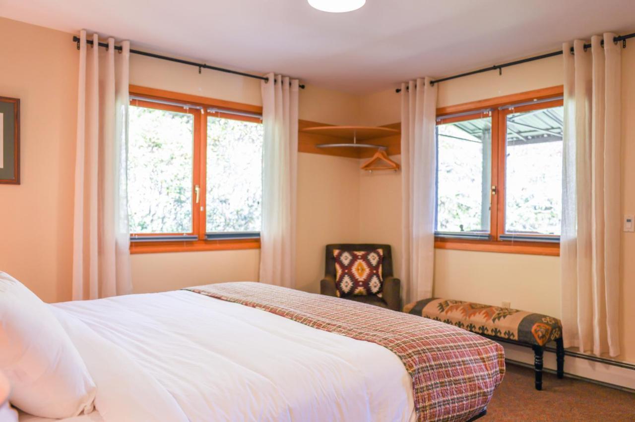 Outland Chalet & Suites Great Smoky Mountains Whittier Szoba fotó